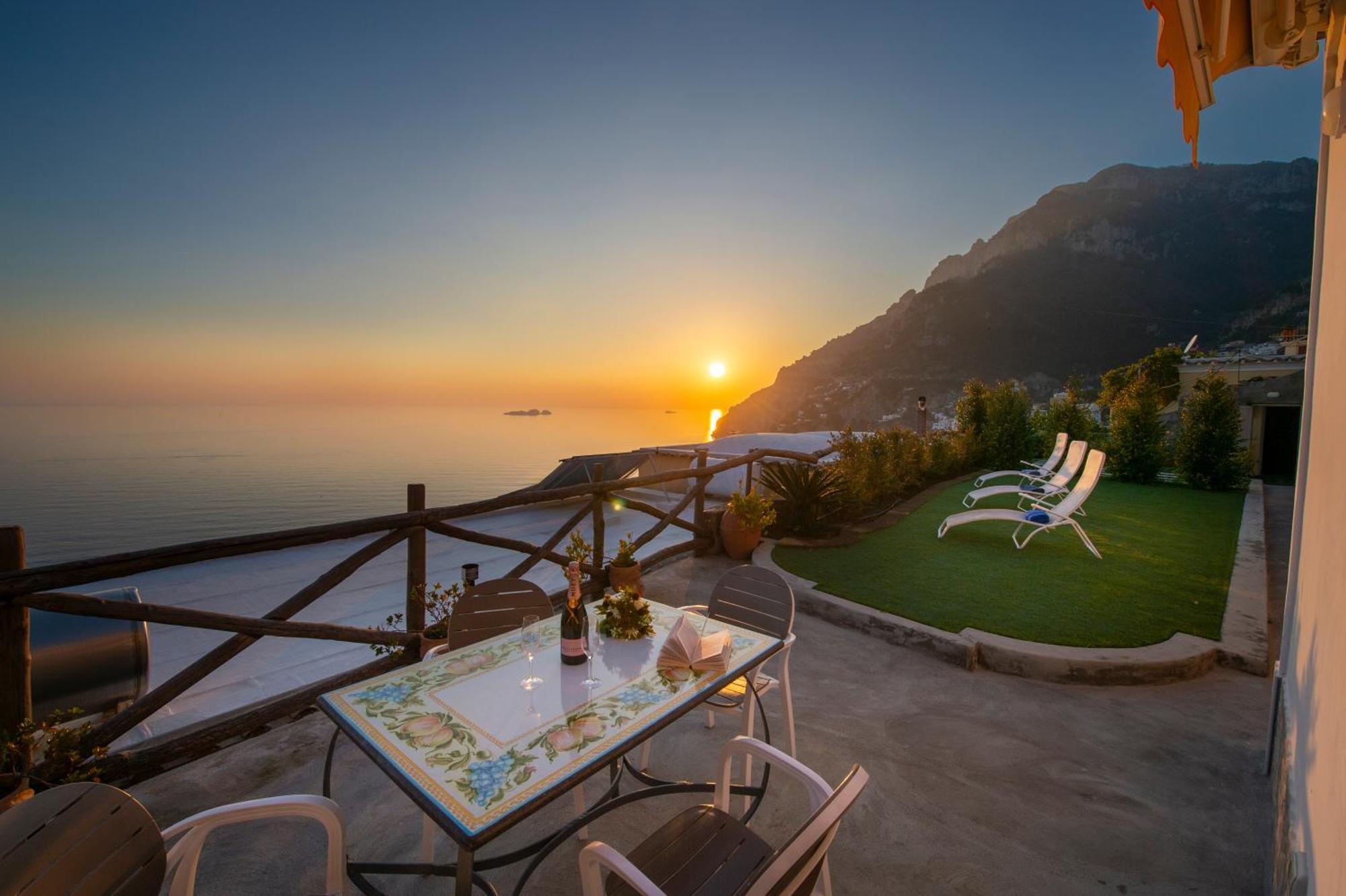 Appartement Aria Di Mare,Near Elevator, Few Steps, Parking, Garden à Positano Extérieur photo